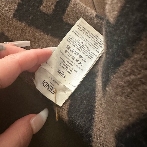 Fendi poncho - Picture 3 of 3